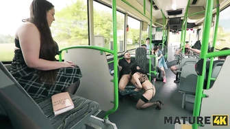 Удалось снять доступную телку прямо в автобусе!