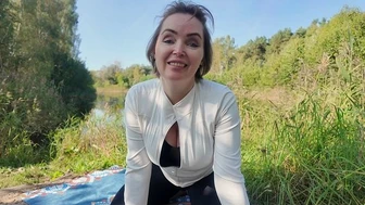 Все бы так давали, как это милфа Анечка в лесу